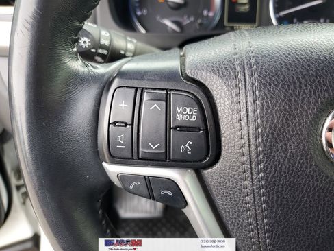 Used 2019 Toyota Highlander XLE AWD/4WD image 25