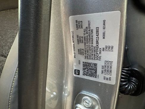 Used 2024 Chevrolet Colorado ZR2 w/ Technology Package image 31