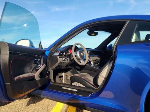 Used 2016 Porsche 911 Carrera GTS image 2