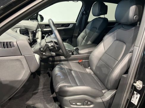 Used 2024 Porsche Cayenne image 12