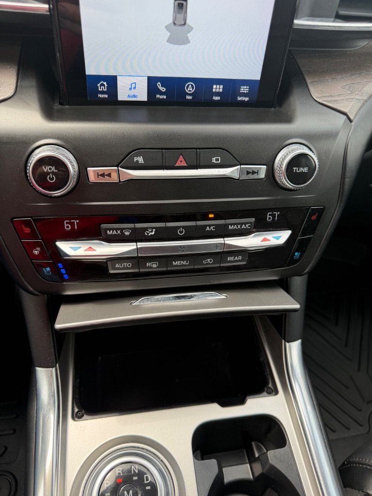Used 2020 Ford Explorer Platinum w/ Premium Technology Package AWD/4WD image 15