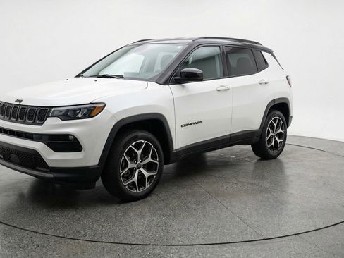 Used 2025 Jeep Compass Limited AWD/4WD image 3