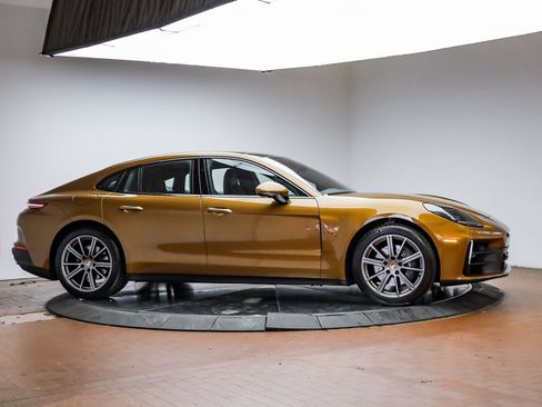 Used 2025 Porsche Panamera image 17