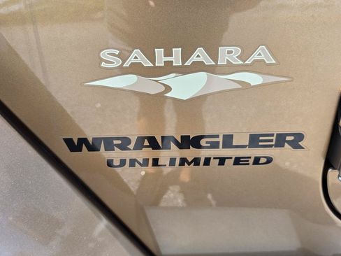 Used 2015 Jeep Wrangler Unlimited Sahara w/ Max Tow Package AWD/4WD image 23