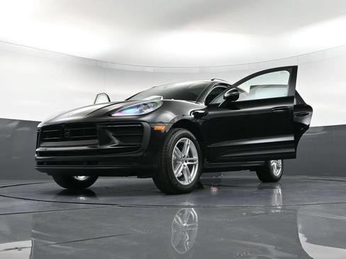 Certified 2026 Porsche Macan AWD/4WD image 39