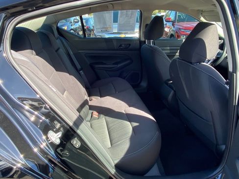 Used 2025 Nissan Altima 2.5 SV image 39