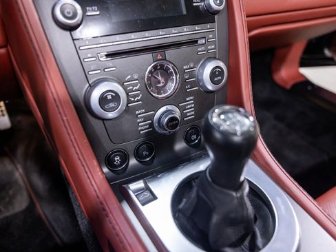 Used 2014 Aston Martin V8 Vantage Roadster RWD image 48