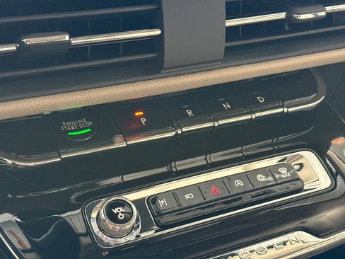 New 2025 Lincoln Corsair Reserve w/ Rear Removable Package Tray image 19