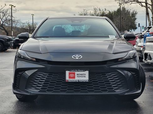 Used 2025 Toyota Camry SE image 2
