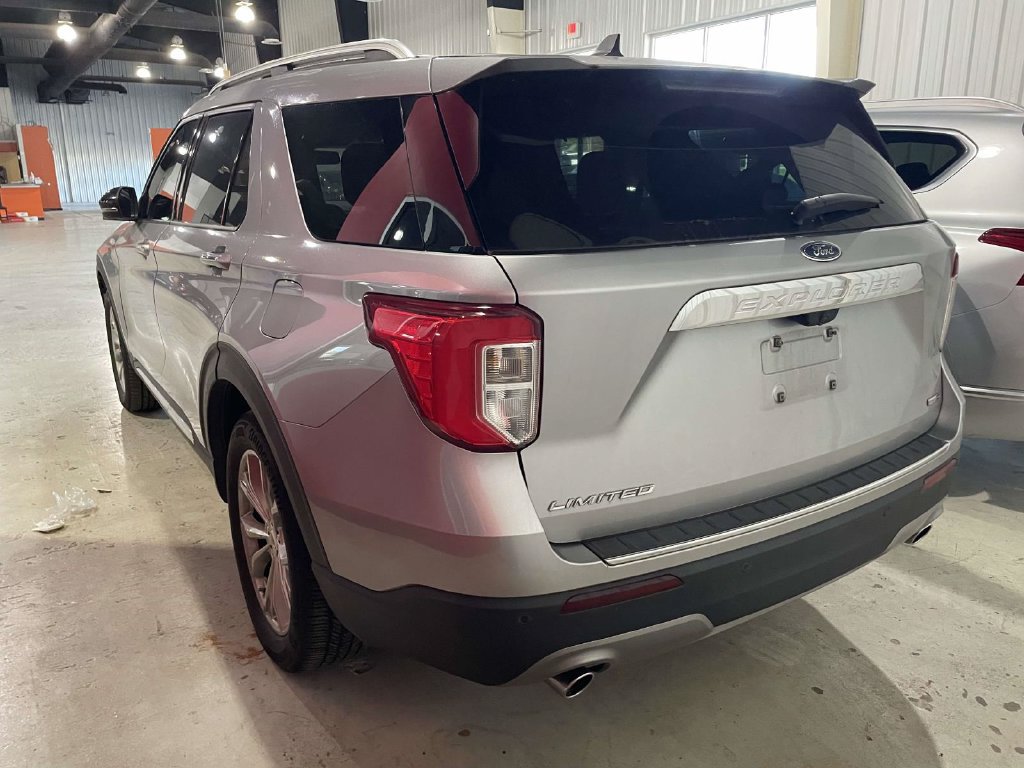 Used 2021 Ford Explorer Limited w/ Equipment Group 301A AWD/4WD image 4