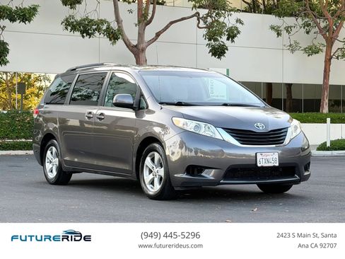 Used 2012 Toyota Sienna LE w/ Towing Pkg FWD image 1