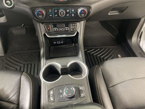 Used 2021 GMC Terrain SLT w/ Infotainment Package II AWD/4WD image 17