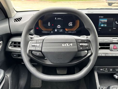 Used 2025 Kia K4 LXS image 30