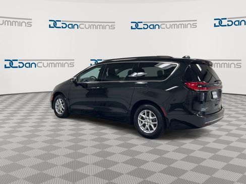 Used 2022 Chrysler Pacifica Touring-L FWD image 6