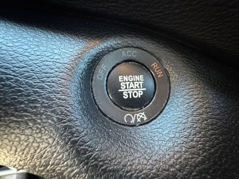 Used 2021 Jeep Cherokee Trailhawk w/ Technology Group image 30