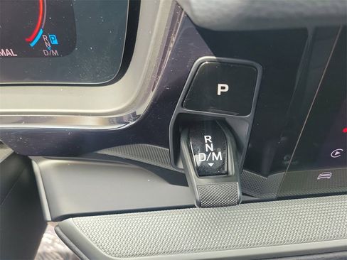 Used 2025 Porsche Cayenne image 35