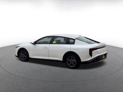 Used 2025 Kia K4 LXS image 11