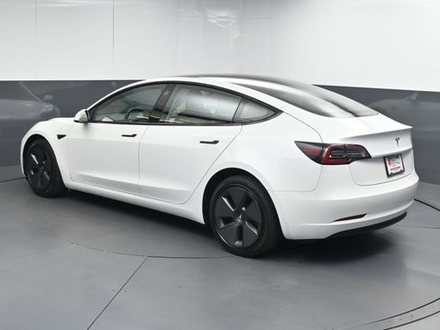 Used 2023 Tesla Model 3 Standard Range image 6