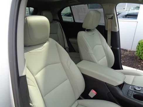 Used 2021 Cadillac XT4 Luxury w/ Cold Weather Package FWD image 23