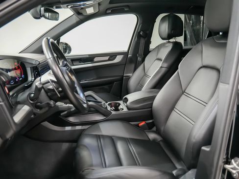 Certified 2024 Porsche Cayenne AWD/4WD image 5