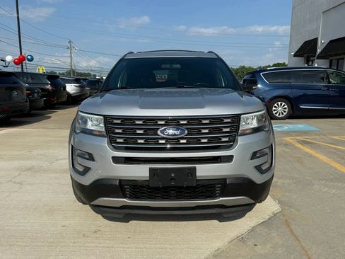 Used 2017 Ford Explorer XLT AWD/4WD image 2