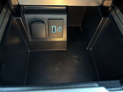 Used 2021 Ford Explorer Limited w/ Equipment Group 301A image 9