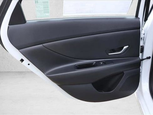 New 2026 Hyundai Elantra SE FWD image 21