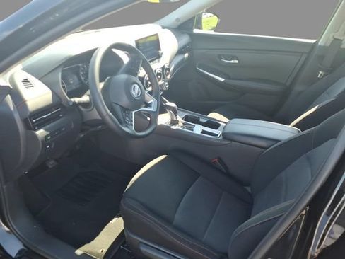 Certified 2025 Nissan Sentra SR w/ Midnight Edition FWD image 19
