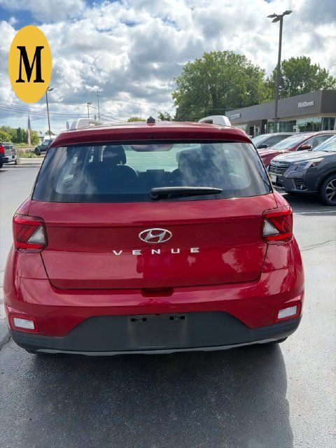 Used 2023 Hyundai Venue SEL FWD image 13