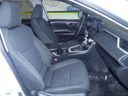 Used 2021 Toyota RAV4 LE AWD/4WD image 8