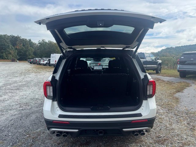 Used 2025 Ford Explorer Platinum w/ Ultimate Package AWD/4WD image 7