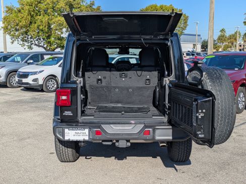 Used 2021 Jeep Wrangler Unlimited Sahara image 13