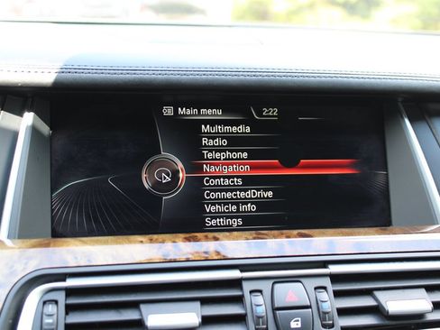 Used 2015 BMW 750Li xDrive image 22