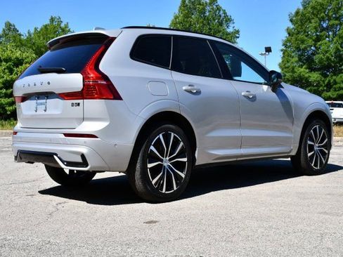 Certified 2025 Volvo XC60 B5 Plus AWD/4WD image 7