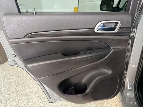 Used 2021 Jeep Grand Cherokee Laredo X image 31