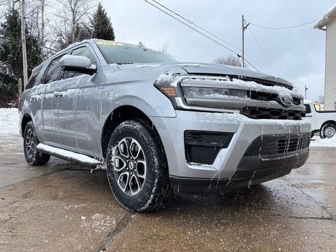 Used 2024 Ford Expedition XLT image 1