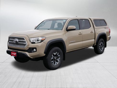 Used 2017 Toyota Tacoma TRD Off-Road w/ Tow Package (A/T) image 3