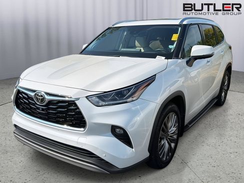 Used 2022 Toyota Highlander Platinum AWD/4WD image 6