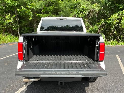 Certified 2025 Toyota Tacoma TRD Off-Road AWD/4WD image 23