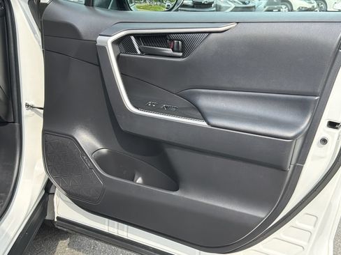 Used 2022 Toyota RAV4 LE FWD image 11