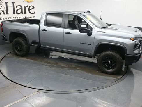 Used 2024 Chevrolet Silverado 2500 ZR2 w/ Technology Package image 37