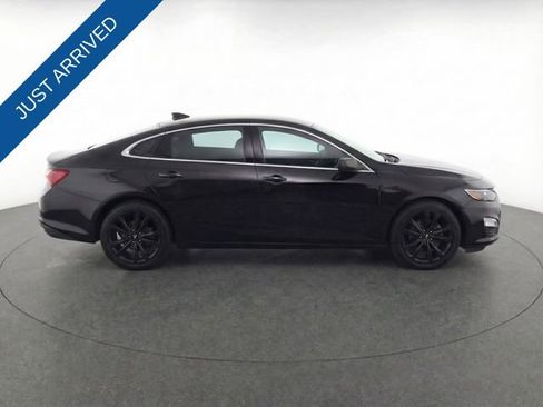 Used 2021 Chevrolet Malibu LT w/ Leather Package image 2