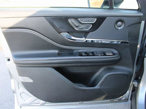 Used 2021 Lincoln Corsair Reserve w/ Equipment Group 201A image 10