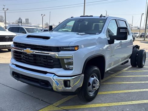 New 2026 Chevrolet Silverado 3500 LT w/ Convenience Package AWD/4WD image 7