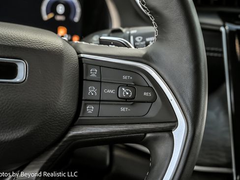 Used 2022 Jeep Grand Cherokee L Limited image 28