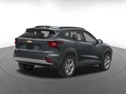 Used 2025 Chevrolet Trax LT w/ LT Convenience Package FWD image 2