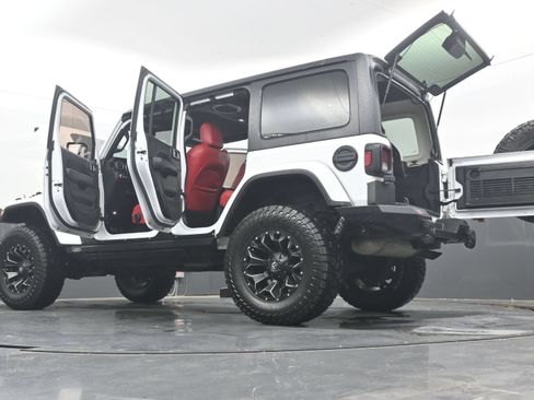 Used 2018 Jeep Wrangler Unlimited Sahara w/ Dual Top Group AWD/4WD image 44