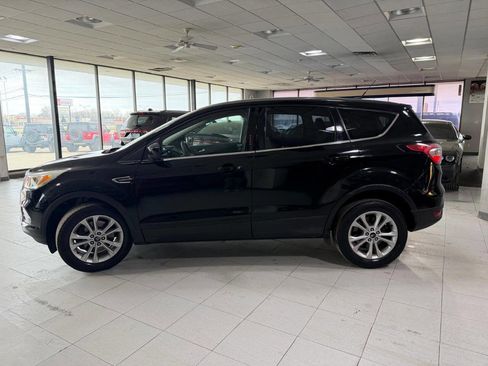 Used 2017 Ford Escape SE image 6