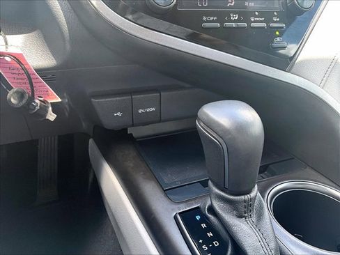 Used 2021 Toyota Camry SE FWD image 23