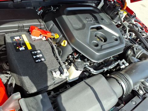 Used 2025 Jeep Wrangler Unlimited Sahara w/ Safety Group image 18